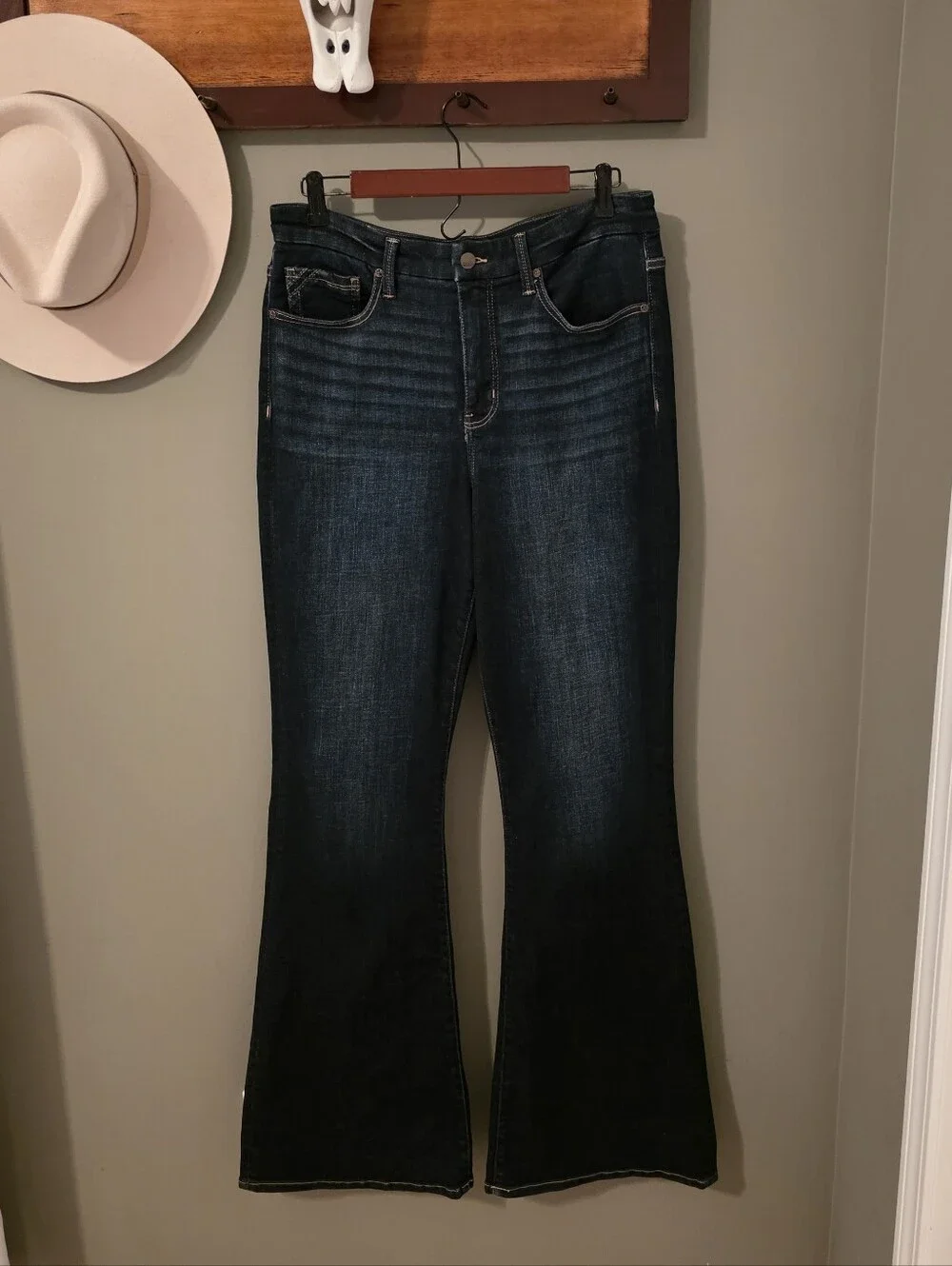 Buckle Black Fit No. 75 Flare Like New Jeans Size 31x34